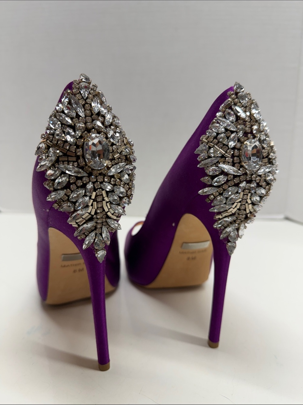 Badgley Mischka Kiara High Heels Pumps Shoes Jeweled Diamond Satin Purple Size 8 - Picture 3 of 11